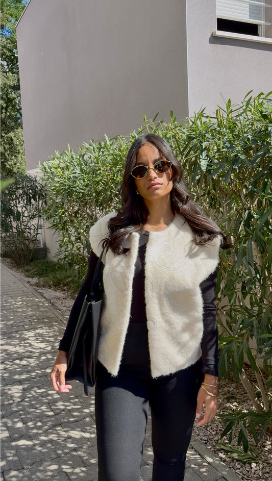 GILET SANS MANCHES BRODÉ CRÈME