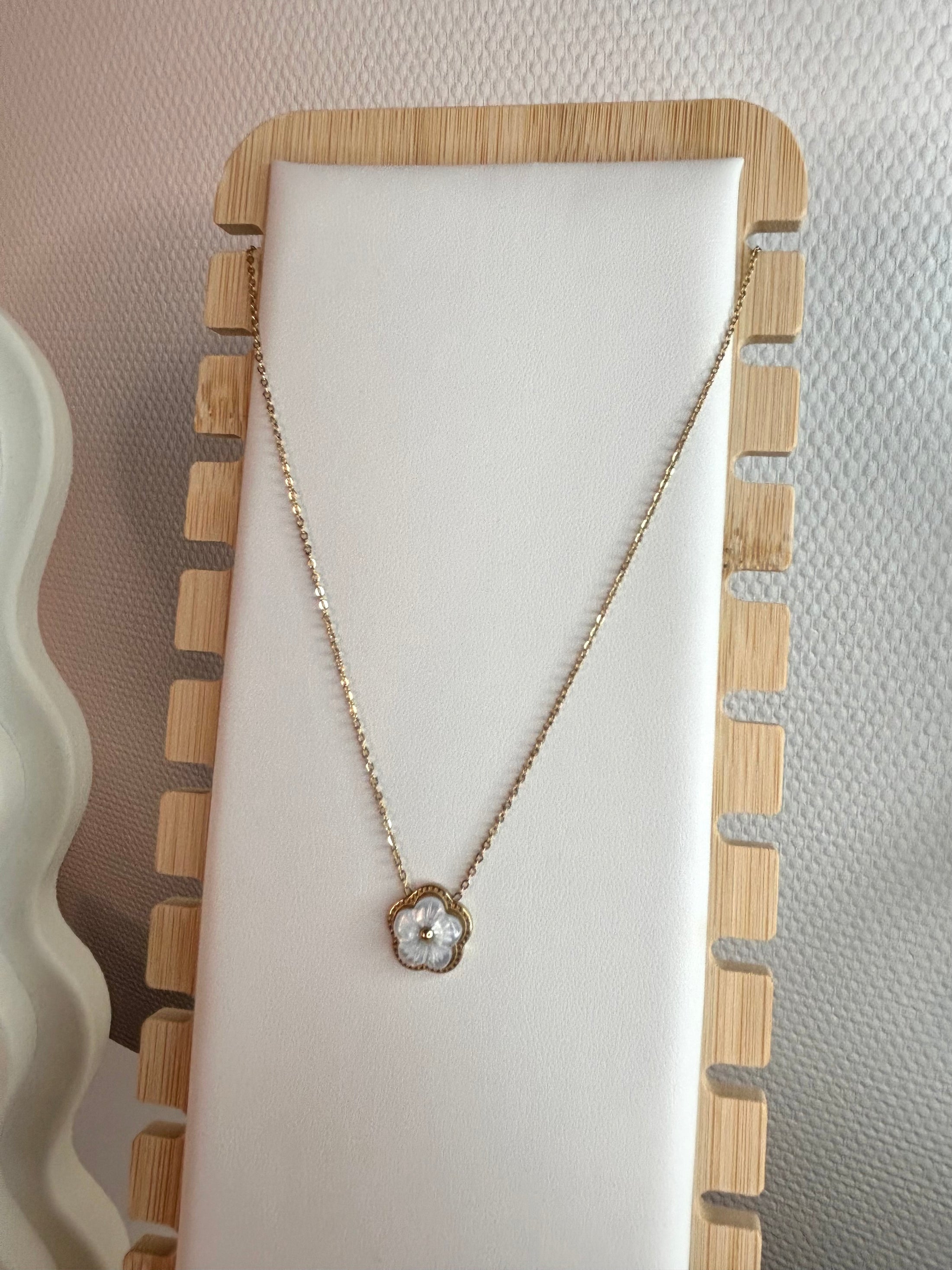 COLLIER JULIA